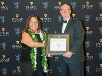 Wendy Helgemo receives alumni award from man