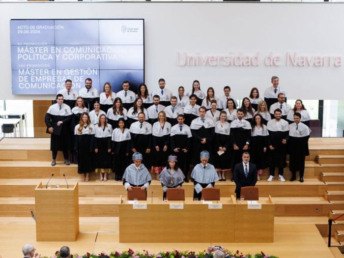 Group of University of Navarra graduates 