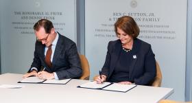 CPS Dean Riddle and RRI's director at signing